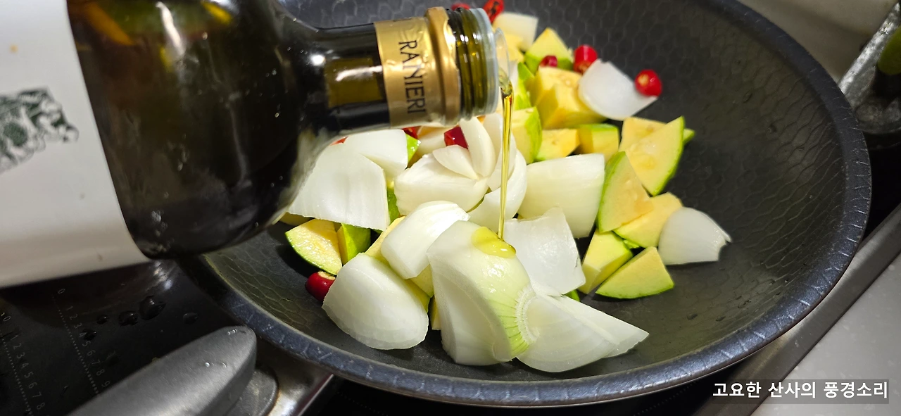 img.png?credential=yqXZFxpELC7KVnFOS48ylbz2pIh7yKj8&expires=1753973999&allow_ip=&allow_referer=&signature=0eskQeNL3nqKyDewtsKCS2FHF8E%3D