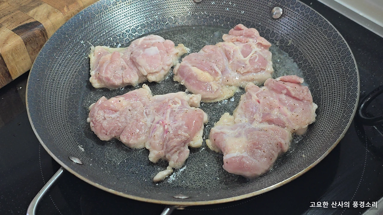 img.png?credential=yqXZFxpELC7KVnFOS48ylbz2pIh7yKj8&expires=1761922799&allow_ip=&allow_referer=&signature=x64yZdor7vhpSnO028W%2F5TmFKLQ%3D