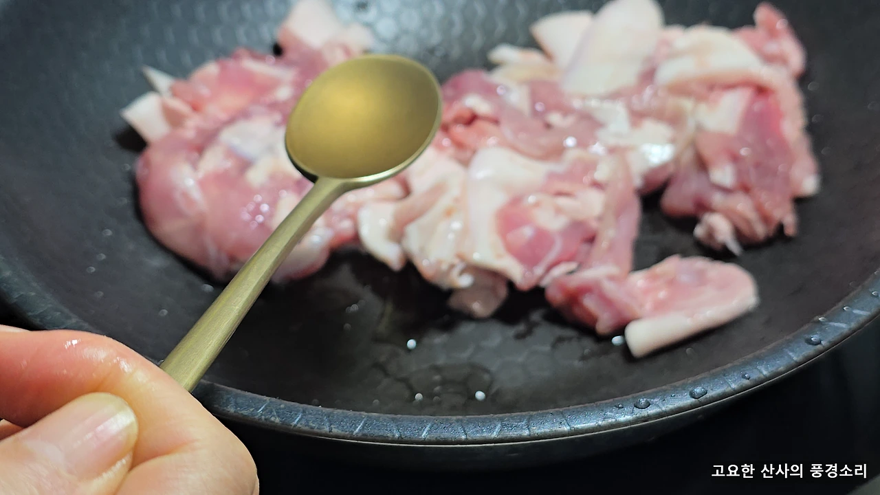 img.png?credential=yqXZFxpELC7KVnFOS48ylbz2pIh7yKj8&expires=1767193199&allow_ip=&allow_referer=&signature=KLiChipxDVvI4%2BKRGSWLmYa95W4%3D