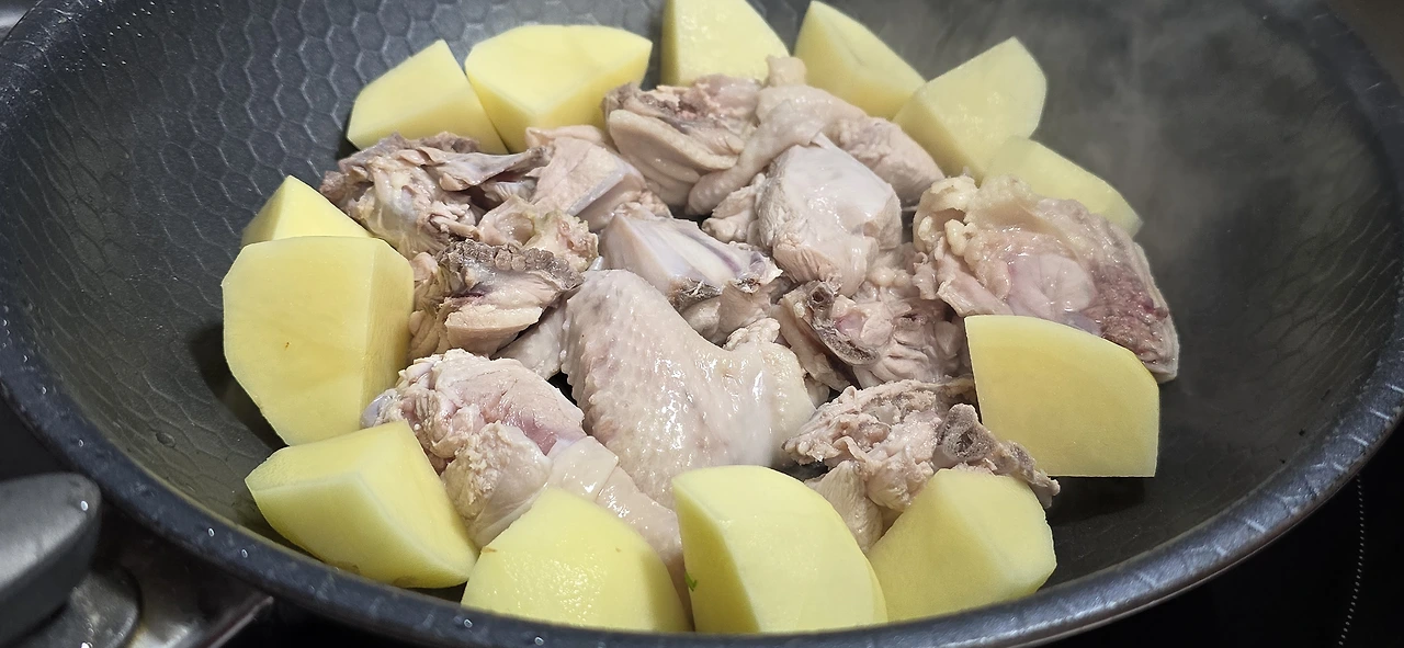 img.jpg?credential=yqXZFxpELC7KVnFOS48ylbz2pIh7yKj8&expires=1751295599&allow_ip=&allow_referer=&signature=gDOITNorIvZto65Tt9bpkfV6tDI%3D