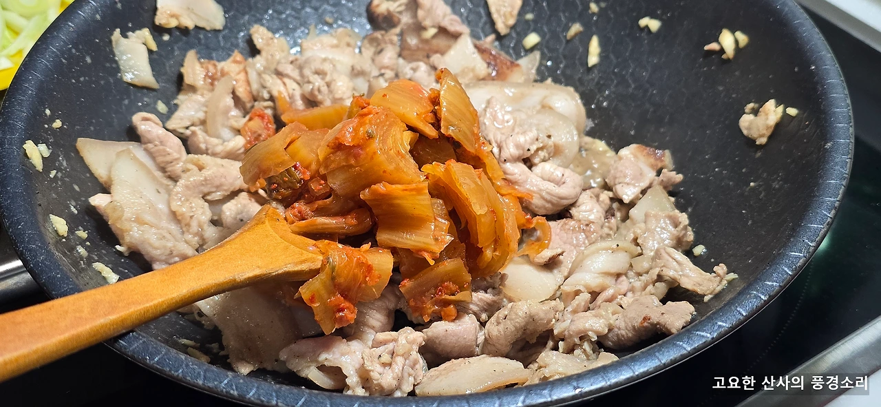 img.png?credential=yqXZFxpELC7KVnFOS48ylbz2pIh7yKj8&expires=1767193199&allow_ip=&allow_referer=&signature=dIK4dYKiGuzKl0oGhi5eqrOBe9Y%3D