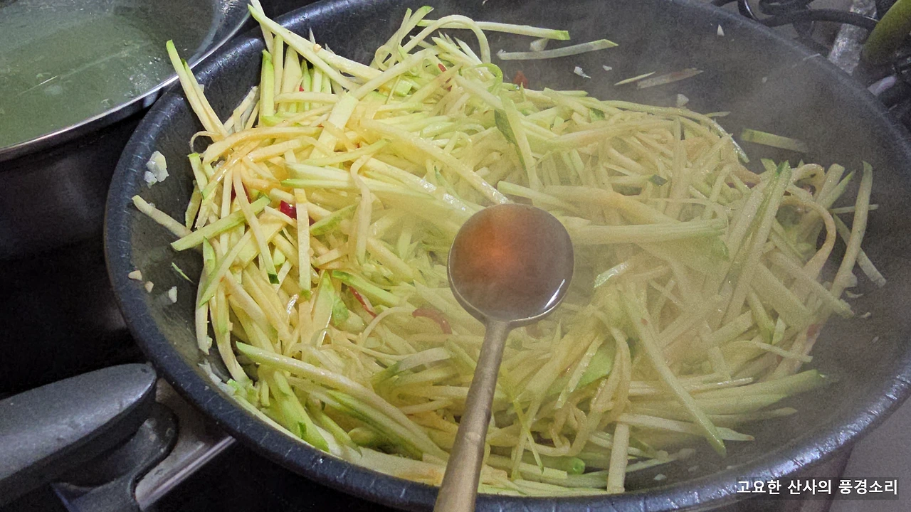 img.png?credential=yqXZFxpELC7KVnFOS48ylbz2pIh7yKj8&expires=1761922799&allow_ip=&allow_referer=&signature=75mQSHH7aibsAsU8fYqRjqmEZWY%3D