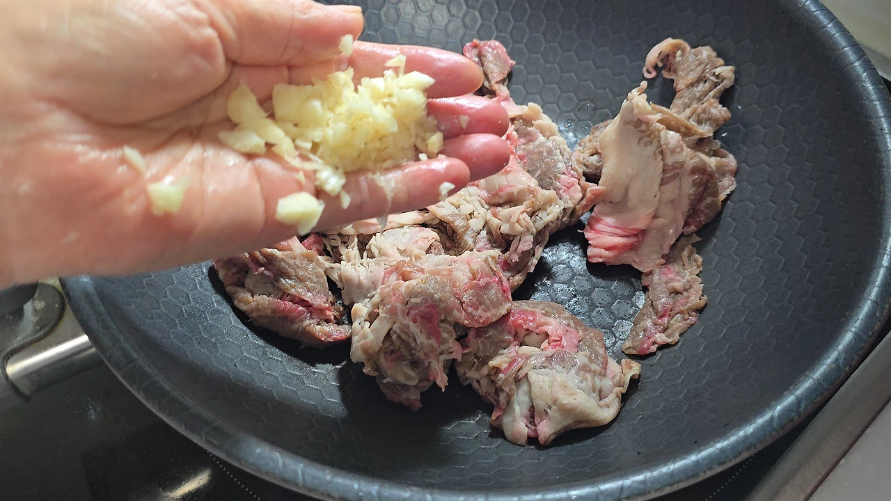 img.jpg?credential=yqXZFxpELC7KVnFOS48ylbz2pIh7yKj8&expires=1761922799&allow_ip=&allow_referer=&signature=qS3jDpItKtFbA%2F%2B%2Ft%2FG2xGywGh8%3D