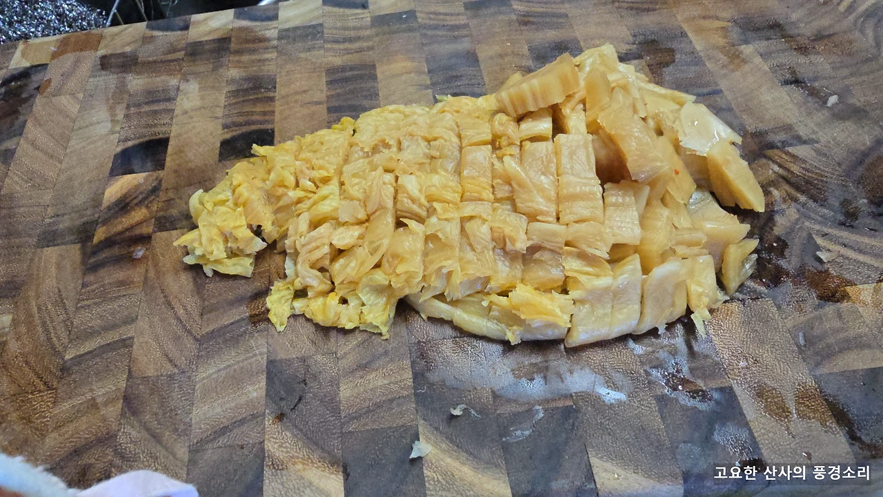 img.png?credential=yqXZFxpELC7KVnFOS48ylbz2pIh7yKj8&expires=1764514799&allow_ip=&allow_referer=&signature=9x0nepi%2F9dG8es3OJoDwwdcd8M8%3D