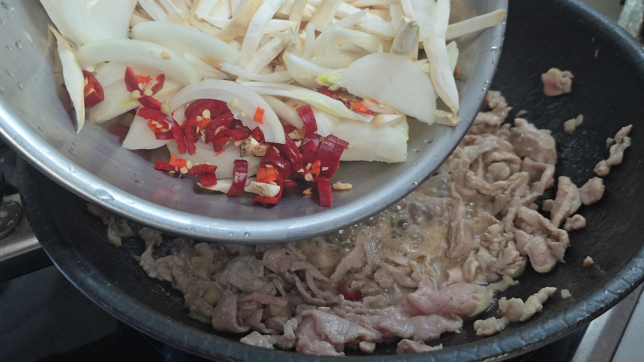 img.jpg?credential=yqXZFxpELC7KVnFOS48ylbz2pIh7yKj8&expires=1761922799&allow_ip=&allow_referer=&signature=3MzkvBN9AqsOL5AIFAQyi99jslo%3D