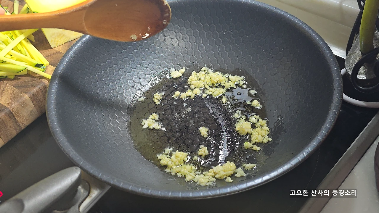 img.png?credential=yqXZFxpELC7KVnFOS48ylbz2pIh7yKj8&expires=1761922799&allow_ip=&allow_referer=&signature=J51iBf54klyl424kBw%2FX8TAXCzY%3D