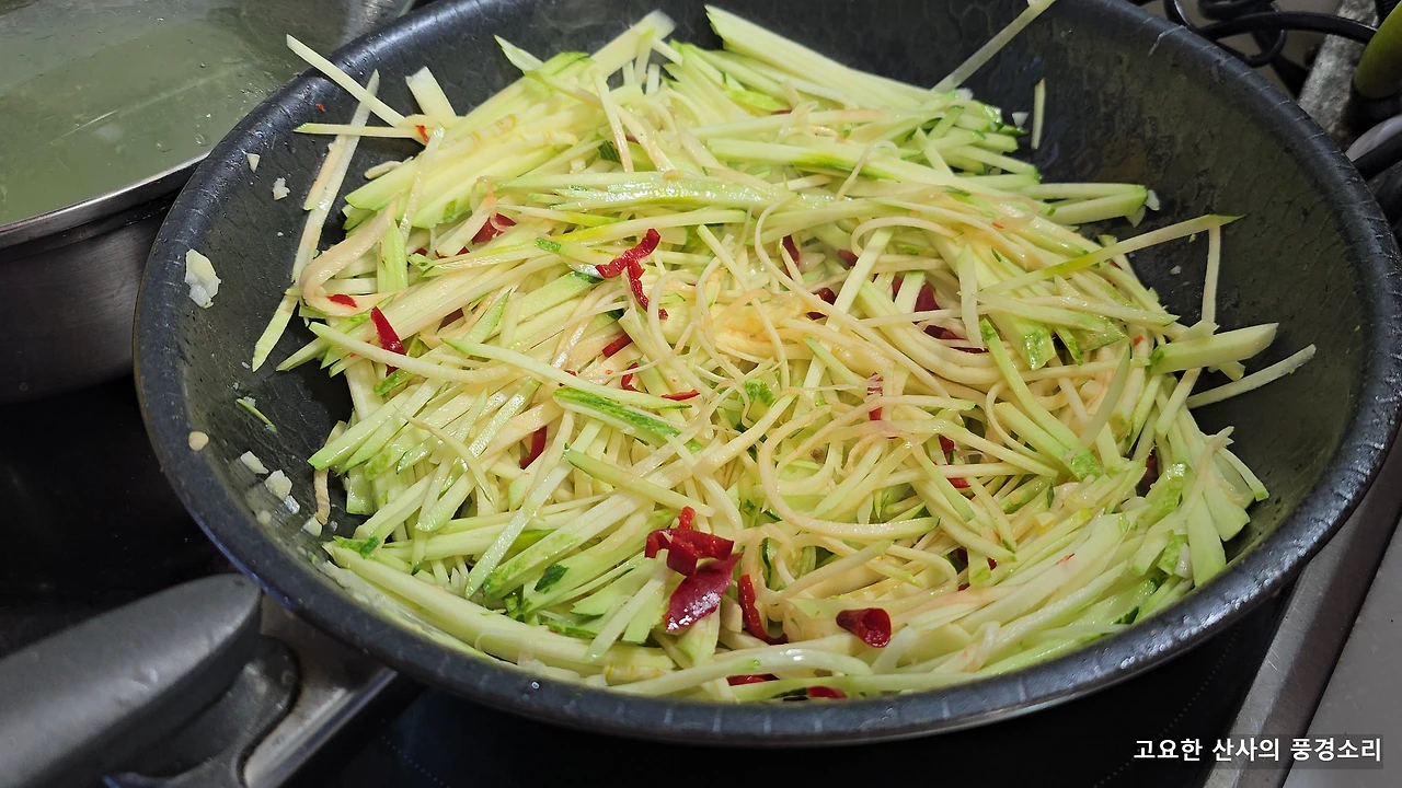 img.png?credential=yqXZFxpELC7KVnFOS48ylbz2pIh7yKj8&expires=1761922799&allow_ip=&allow_referer=&signature=R8ycIBgRTWr7wxVQwAit839MuSw%3D