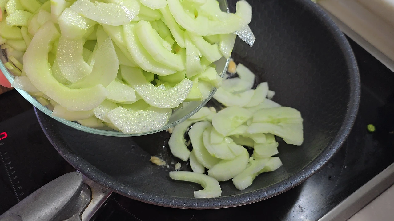 img.jpg?credential=yqXZFxpELC7KVnFOS48ylbz2pIh7yKj8&expires=1756652399&allow_ip=&allow_referer=&signature=EivYhIYQYMKt6zuGtIsrk8ycc3s%3D