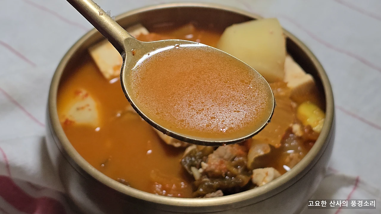 img.png?credential=yqXZFxpELC7KVnFOS48ylbz2pIh7yKj8&expires=1767193199&allow_ip=&allow_referer=&signature=tm2kuzikYNSW9A5sQKvYkKtyPEU%3D