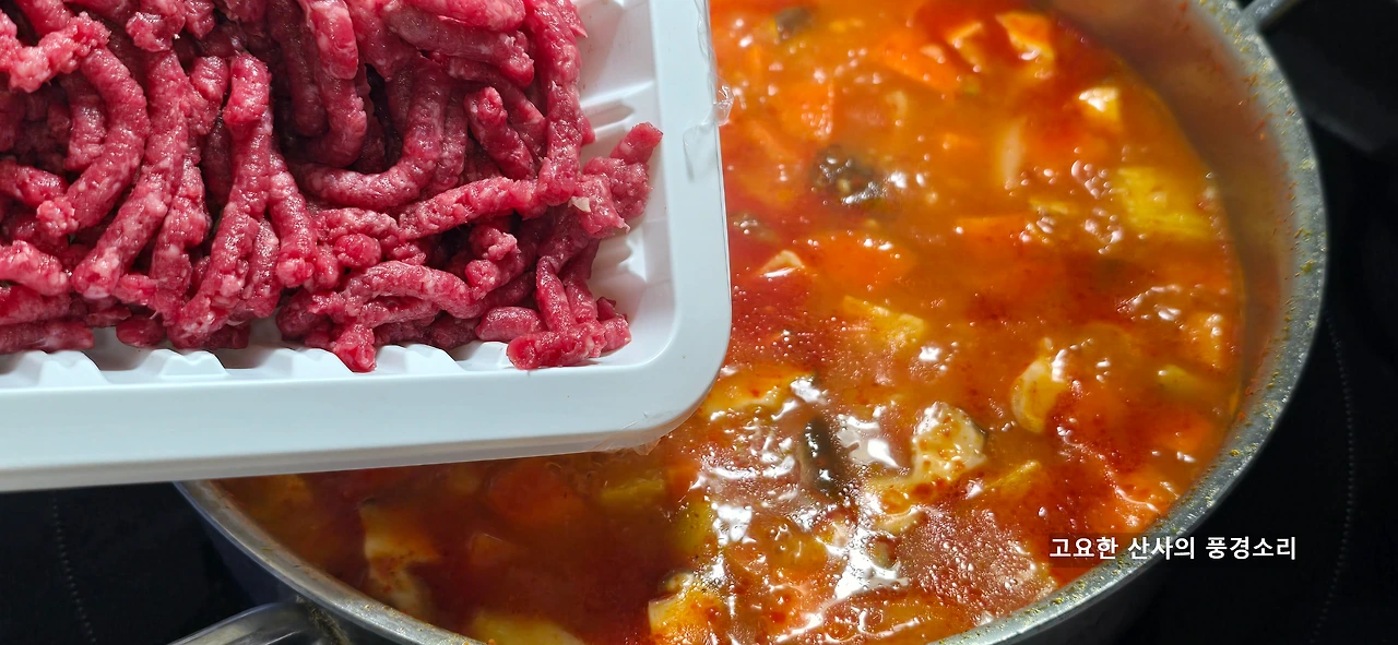 img.png?credential=yqXZFxpELC7KVnFOS48ylbz2pIh7yKj8&expires=1759244399&allow_ip=&allow_referer=&signature=p6EqIjgc5i68gGdcBM56lG0GYug%3D