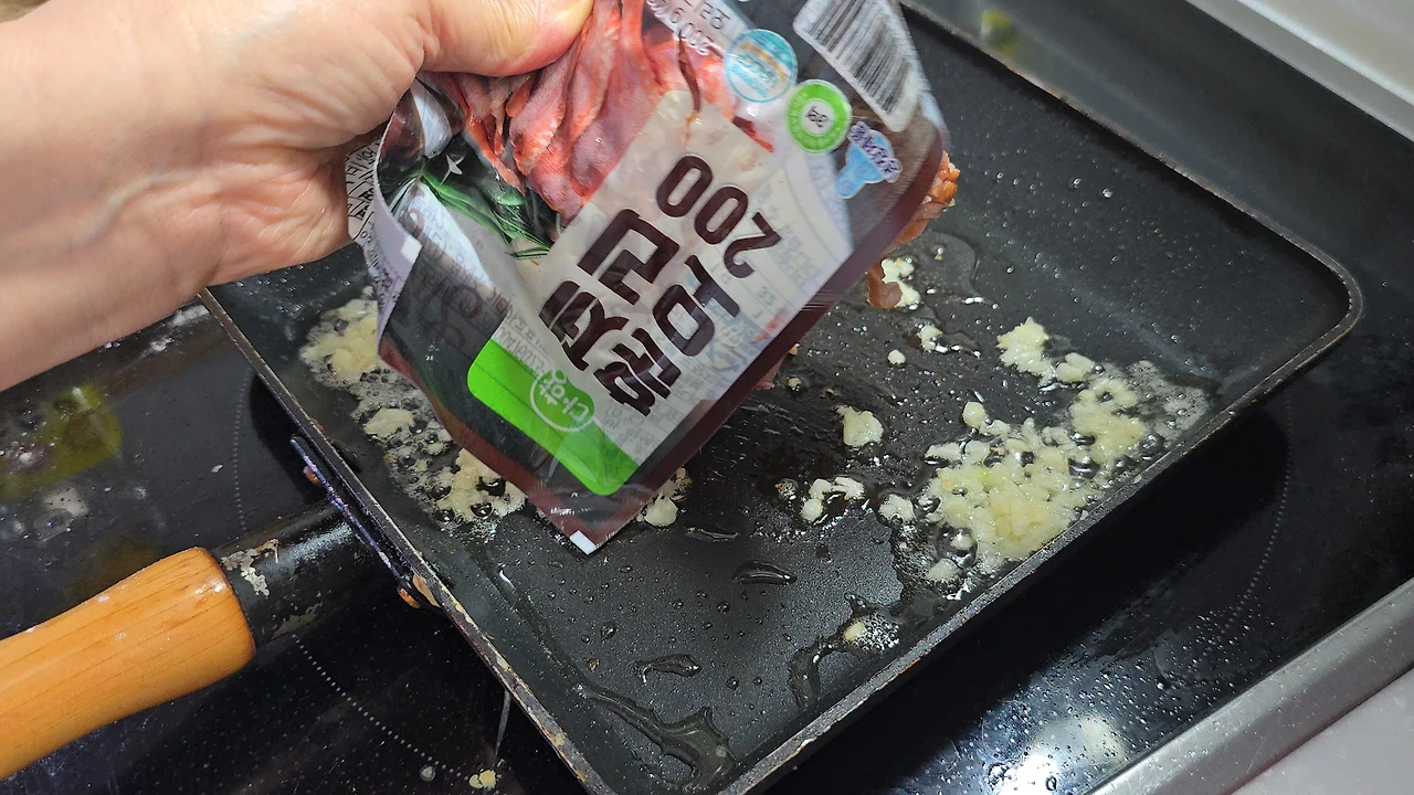 img.jpg?credential=yqXZFxpELC7KVnFOS48ylbz2pIh7yKj8&expires=1761922799&allow_ip=&allow_referer=&signature=IHfT2YudpLufRq6Pd5GvNfHXMPM%3D