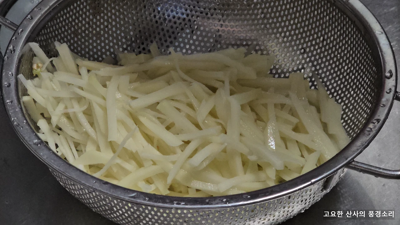 img.png?credential=yqXZFxpELC7KVnFOS48ylbz2pIh7yKj8&expires=1767193199&allow_ip=&allow_referer=&signature=MWoDVeDn%2F7LEW7oWfSbjL0JpF6A%3D