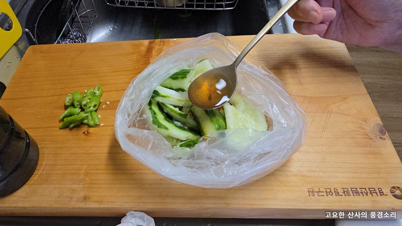 img.png?credential=yqXZFxpELC7KVnFOS48ylbz2pIh7yKj8&expires=1759244399&allow_ip=&allow_referer=&signature=jIuSTZyp2PMwHZ2R7P0mmJu7%2Ffg%3D