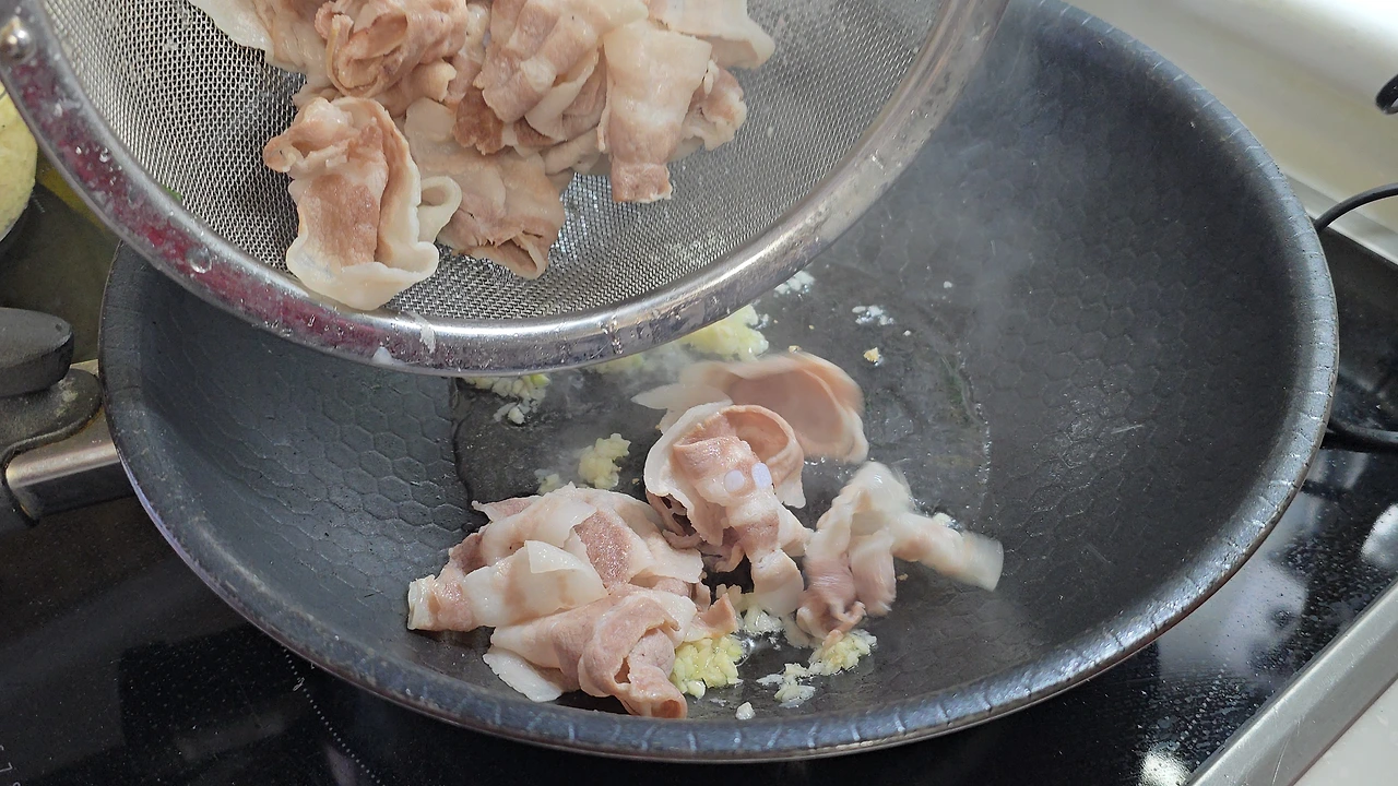 img.jpg?credential=yqXZFxpELC7KVnFOS48ylbz2pIh7yKj8&expires=1764514799&allow_ip=&allow_referer=&signature=ZLyuVrXoxs%2FD9LUXGT%2BpI7mhasw%3D