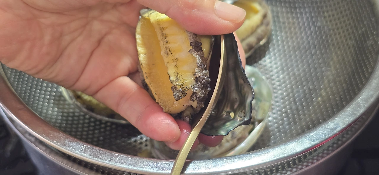 img.jpg?credential=yqXZFxpELC7KVnFOS48ylbz2pIh7yKj8&expires=1759244399&allow_ip=&allow_referer=&signature=mXxD%2B6zk%2BiKiNJob1sjh%2B%2Fize7w%3D