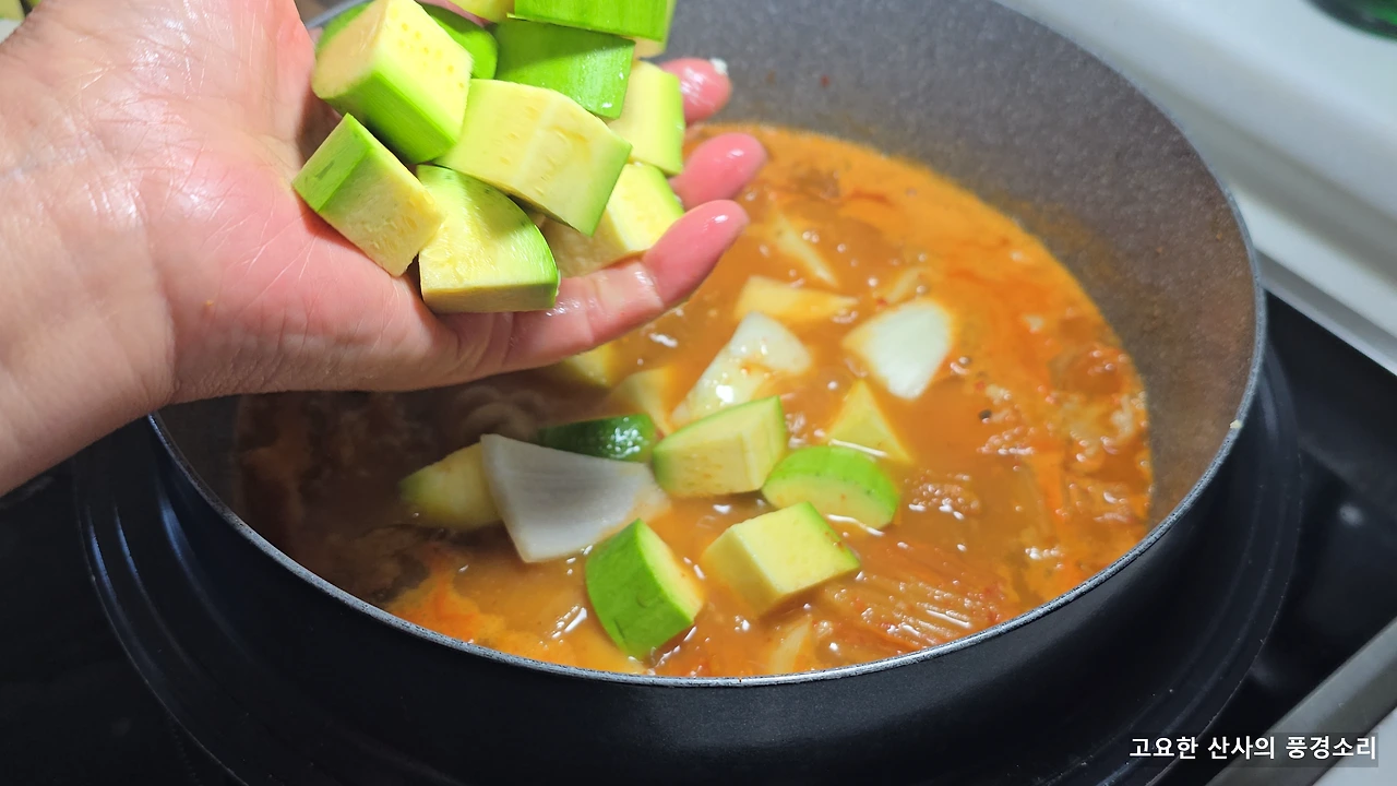 img.png?credential=yqXZFxpELC7KVnFOS48ylbz2pIh7yKj8&expires=1767193199&allow_ip=&allow_referer=&signature=57o9VUwZQ56VeXBD6FHqGIpAYsU%3D