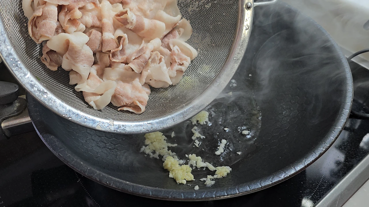 img.jpg?credential=yqXZFxpELC7KVnFOS48ylbz2pIh7yKj8&expires=1764514799&allow_ip=&allow_referer=&signature=e%2BYUdzf6oh4TXPuMLg1wp%2BZfTFk%3D