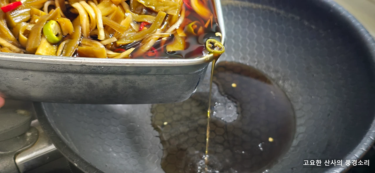 img.png?credential=yqXZFxpELC7KVnFOS48ylbz2pIh7yKj8&expires=1761922799&allow_ip=&allow_referer=&signature=1Kz7GvPcAITBvGF3Zh1Ct4Di2yY%3D