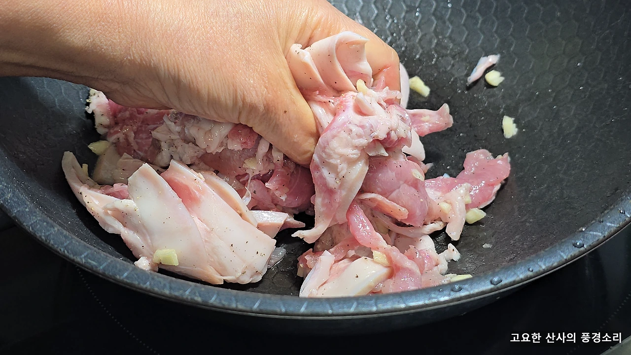 img.png?credential=yqXZFxpELC7KVnFOS48ylbz2pIh7yKj8&expires=1767193199&allow_ip=&allow_referer=&signature=W6DONMbuDg7TmT2gVFT6nkcLsRA%3D