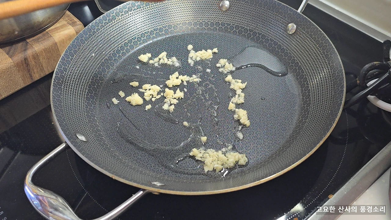 img.png?credential=yqXZFxpELC7KVnFOS48ylbz2pIh7yKj8&expires=1759244399&allow_ip=&allow_referer=&signature=OePDwuvU4w6FA8FRWuNymiWWR04%3D