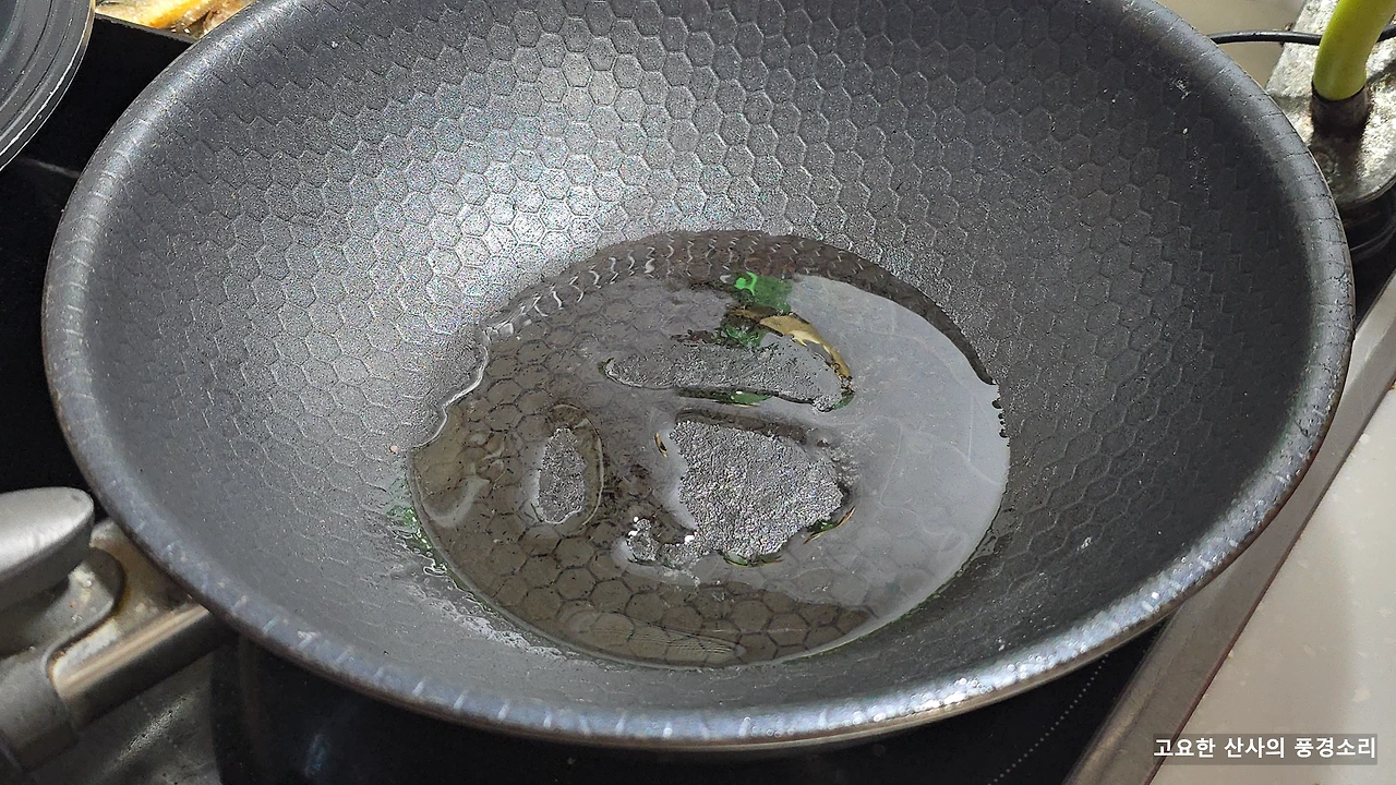 img.png?credential=yqXZFxpELC7KVnFOS48ylbz2pIh7yKj8&expires=1764514799&allow_ip=&allow_referer=&signature=P%2FGcMx0%2Bnkv7jFdg53fa39AlDnc%3D