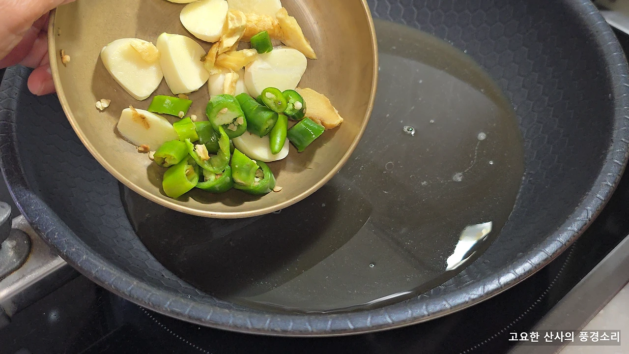 img.png?credential=yqXZFxpELC7KVnFOS48ylbz2pIh7yKj8&expires=1759244399&allow_ip=&allow_referer=&signature=6OghJ1DINV%2BjRmwVZ8Gu1oe7gd4%3D