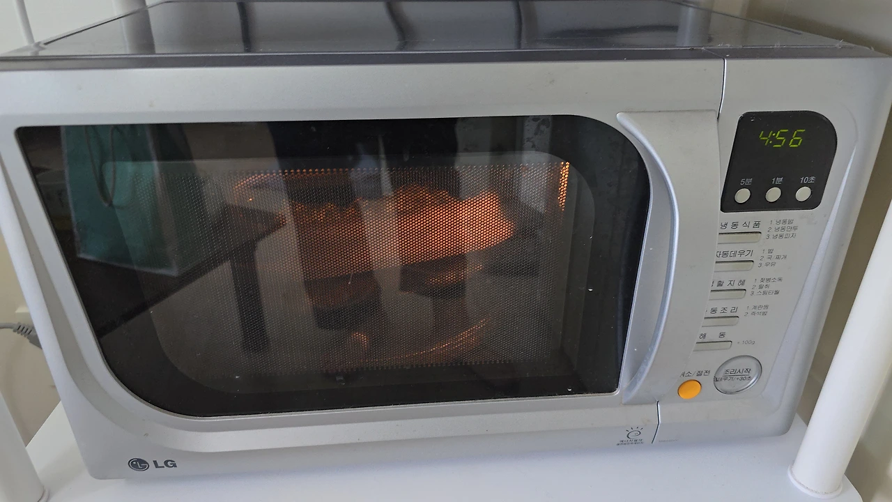 img.jpg?credential=yqXZFxpELC7KVnFOS48ylbz2pIh7yKj8&expires=1761922799&allow_ip=&allow_referer=&signature=FeeuS4kASBq%2B7Y7wdtgY5PfjGkY%3D