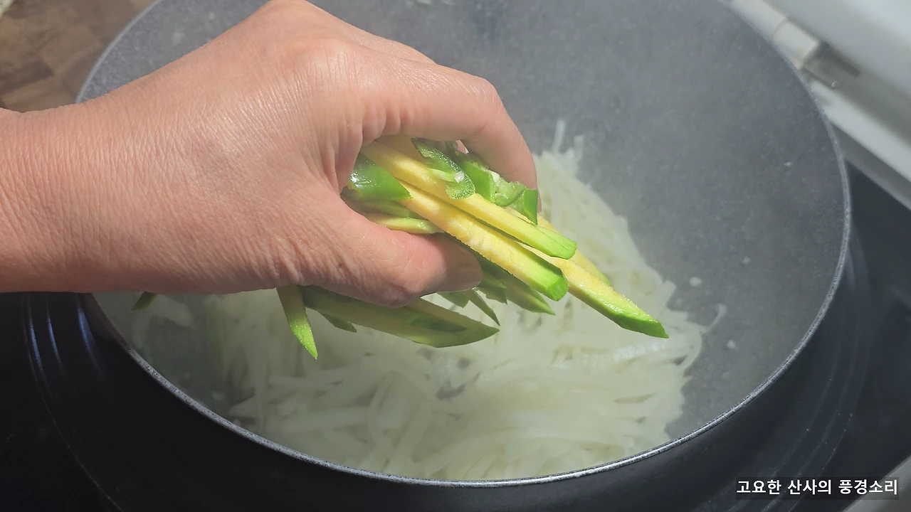 img.png?credential=yqXZFxpELC7KVnFOS48ylbz2pIh7yKj8&expires=1767193199&allow_ip=&allow_referer=&signature=KzOirElD4SRjaigRXYjmaVJltI0%3D