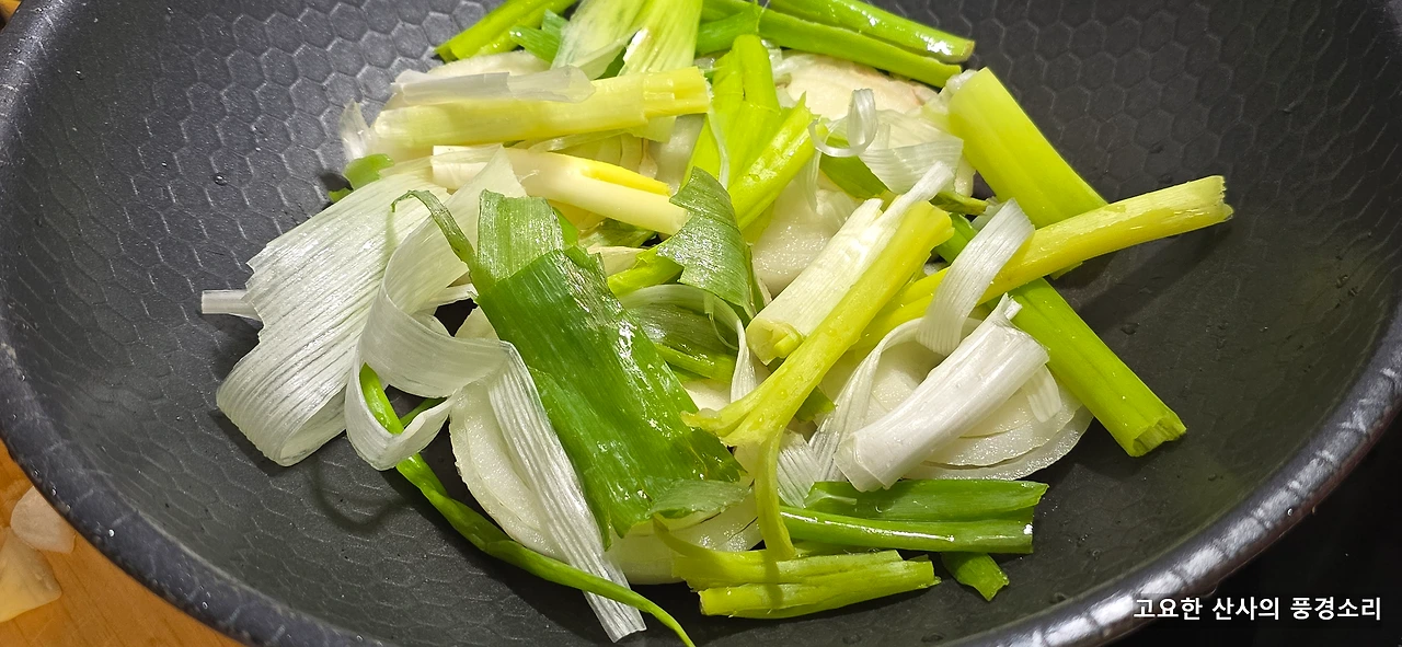 img.png?credential=yqXZFxpELC7KVnFOS48ylbz2pIh7yKj8&expires=1759244399&allow_ip=&allow_referer=&signature=rTE9iN3mTBEBeXpT7QARzNGgR0I%3D