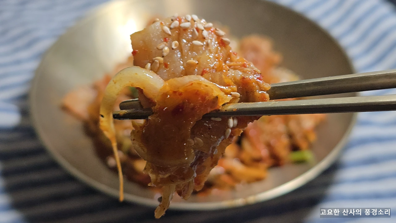 img.png?credential=yqXZFxpELC7KVnFOS48ylbz2pIh7yKj8&expires=1767193199&allow_ip=&allow_referer=&signature=9t%2BUand%2FOd%2FryOk8GQ6C7CptRtk%3D