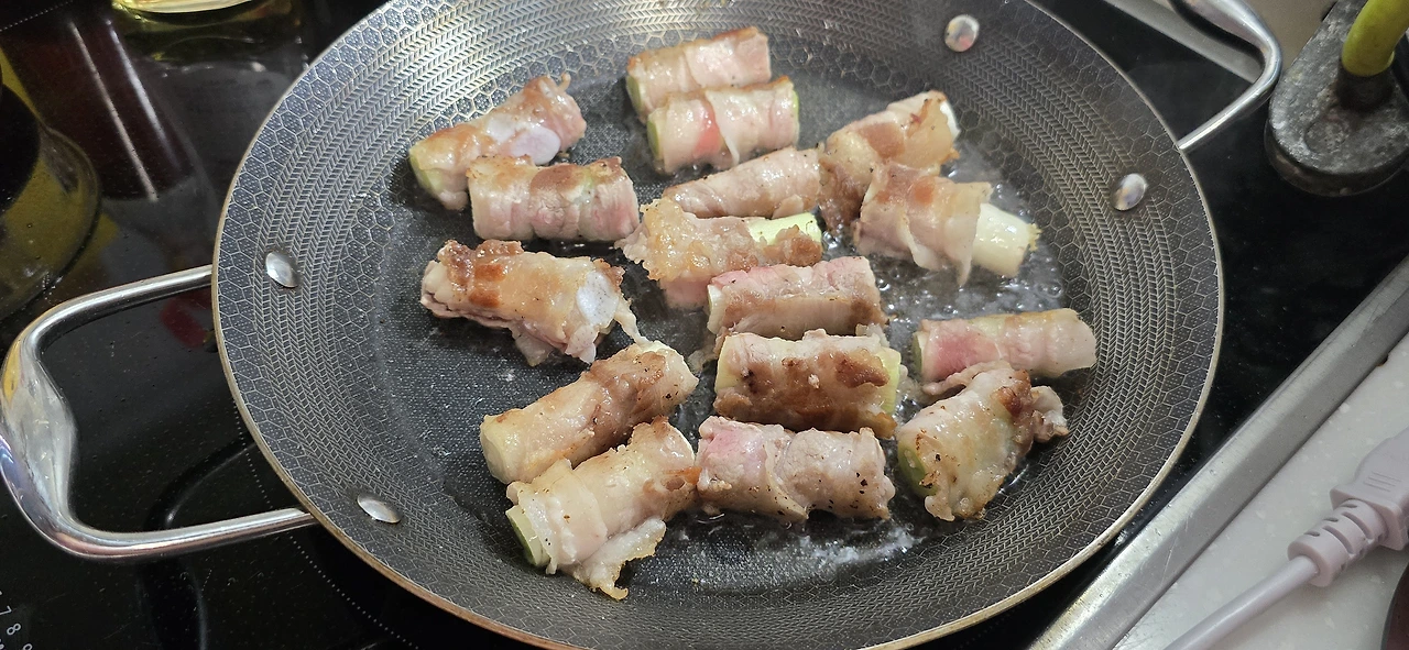 img.jpg?credential=yqXZFxpELC7KVnFOS48ylbz2pIh7yKj8&expires=1756652399&allow_ip=&allow_referer=&signature=wiUD4iYzTt7Ljd4uCn1OCtmibk0%3D