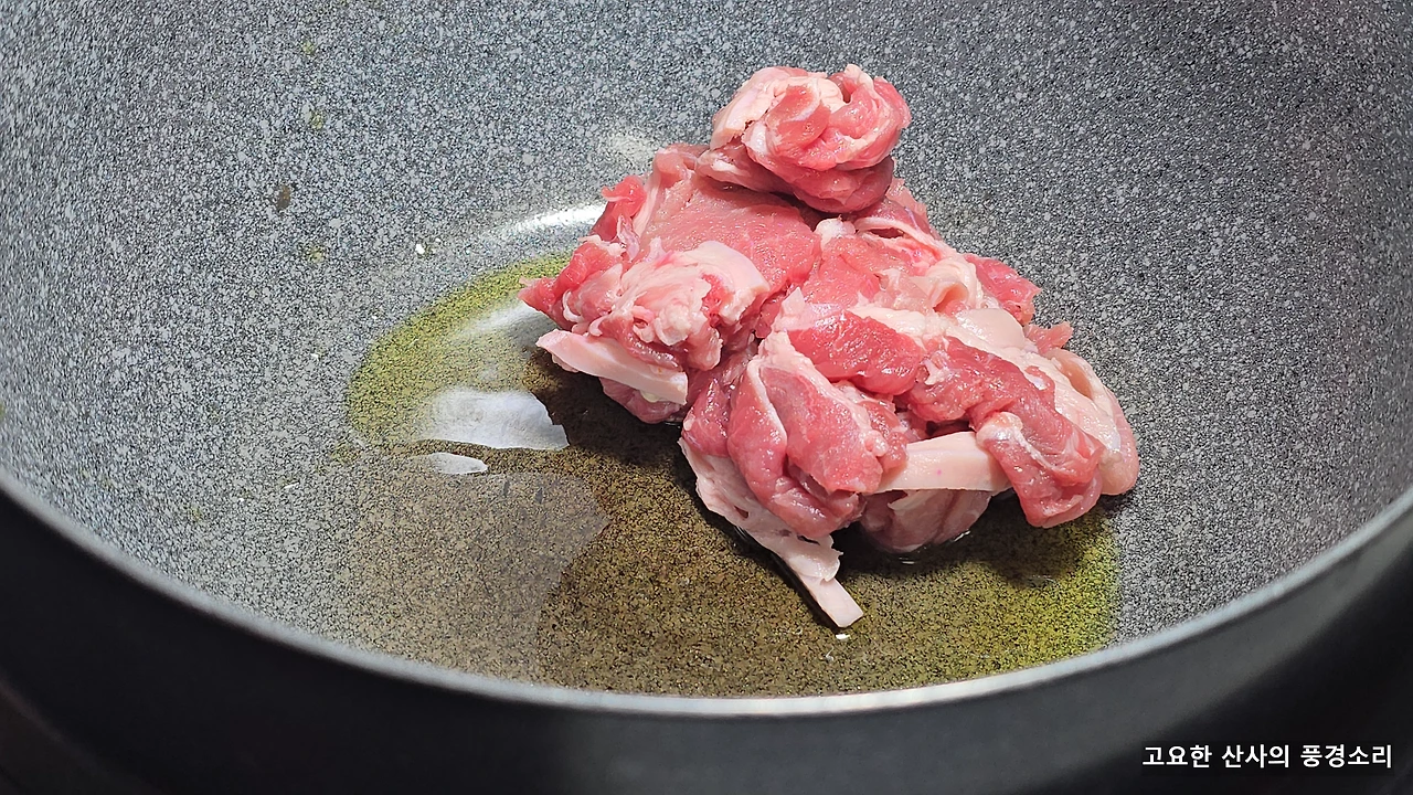 img.png?credential=yqXZFxpELC7KVnFOS48ylbz2pIh7yKj8&expires=1767193199&allow_ip=&allow_referer=&signature=lQ2FO%2Fq1QFAyB4ZrDE0Oiqu6ZJU%3D