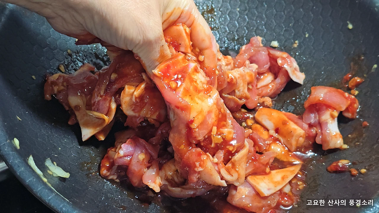 img.png?credential=yqXZFxpELC7KVnFOS48ylbz2pIh7yKj8&expires=1764514799&allow_ip=&allow_referer=&signature=nv%2FJgmdwlgG7U8olrdQGl9lVarQ%3D