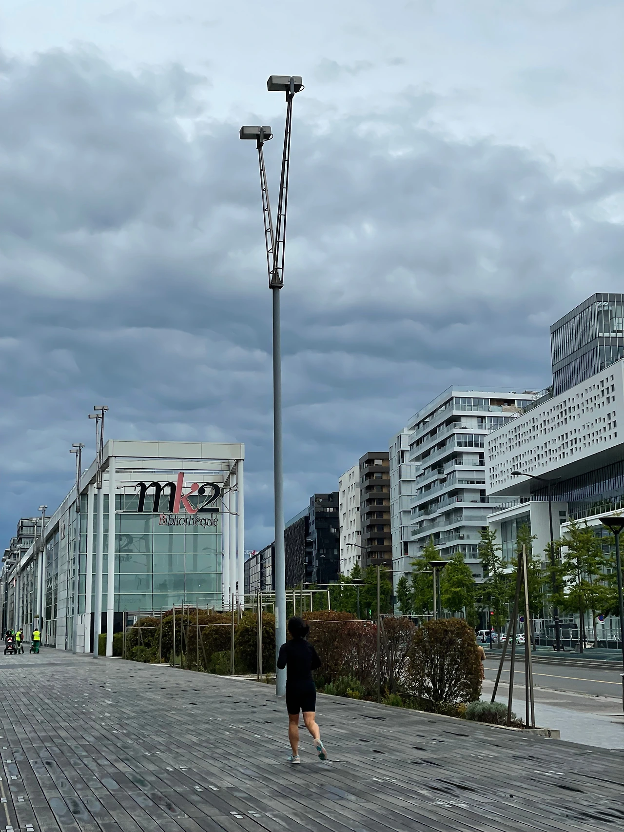 파리 같지 않은 신도시 동네.jpeg