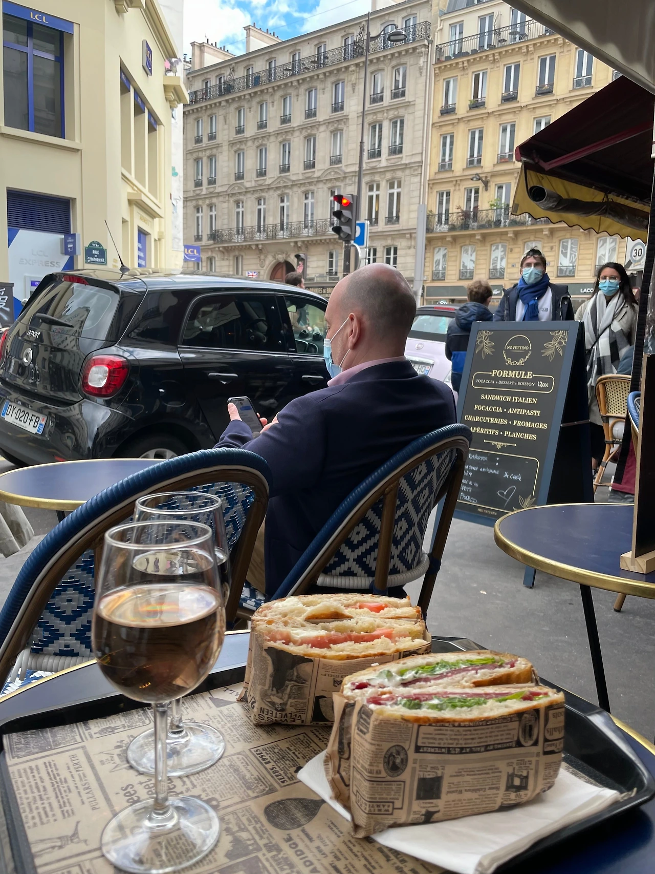 테라스에서의 식사.jpeg