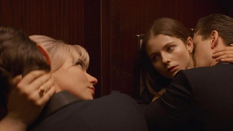 라스트 나잇 인 소호 후기.jpeg