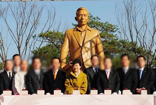 %EB%B0%95%EC%A0%95%ED%9D%AC%EB%8F%99%EC%83%814.jpg?type=w773