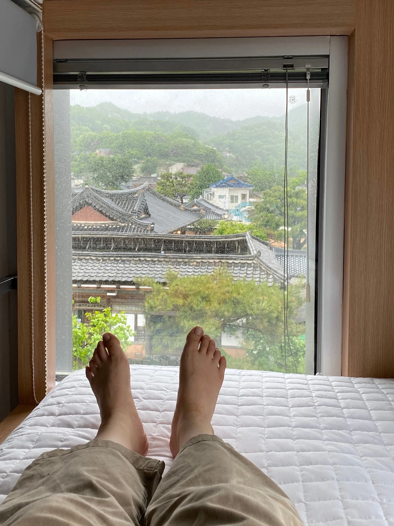 숙소 침대뷰.jpeg