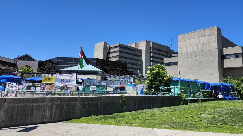 1000002975.jpg?type=w1