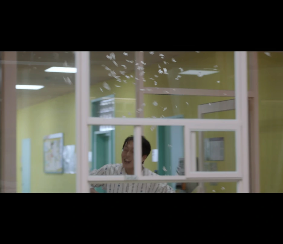 screencapture-netflix-watch-81591621-2025-04-07-13_44_12.png?type=w1