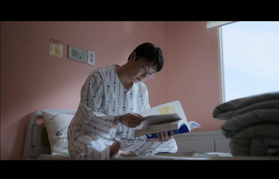 screencapture-netflix-watch-81591621-2025-04-07-13_39_59.png?type=w1