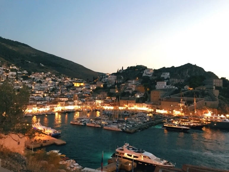 EC94AC31-8F71-45A9-AD57-83FF51256538.jpg?type=w773