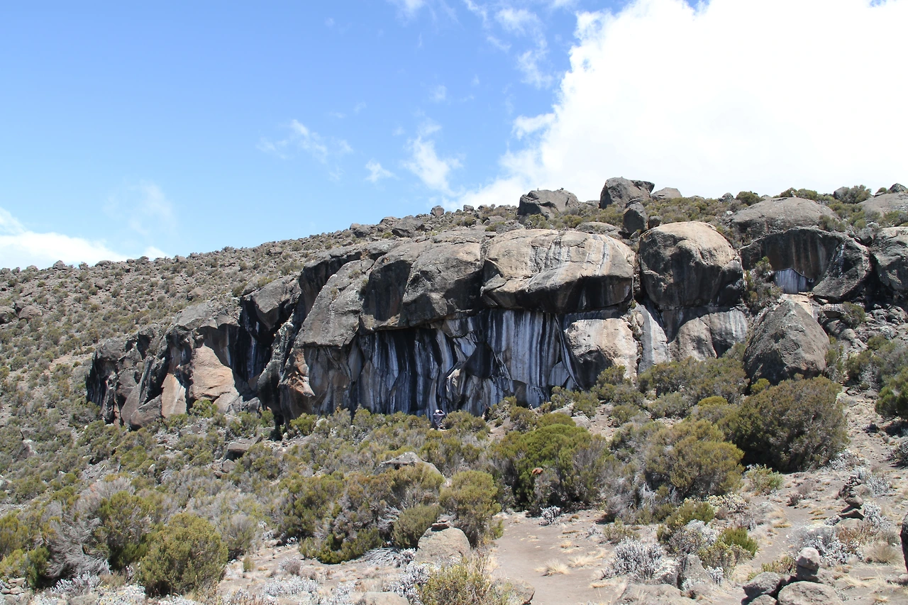 07_얼룩말 바위 Zebra Rocks_호롬보산장에서 고소 순응을 위해 다녀올 수 있다.JPG
