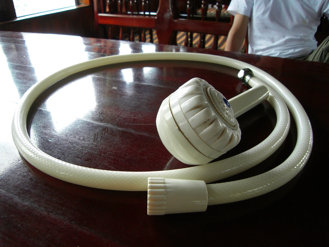 15-2. 유람선 내방의 망가진 샤워기.JPG