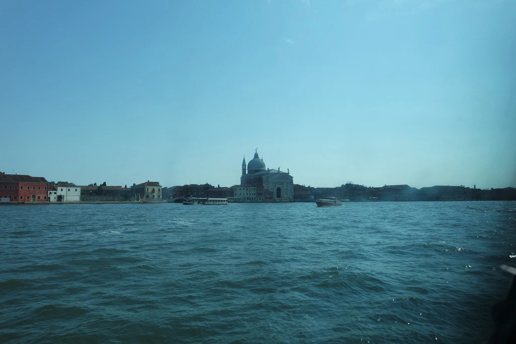 992E093359D77F42368CF9