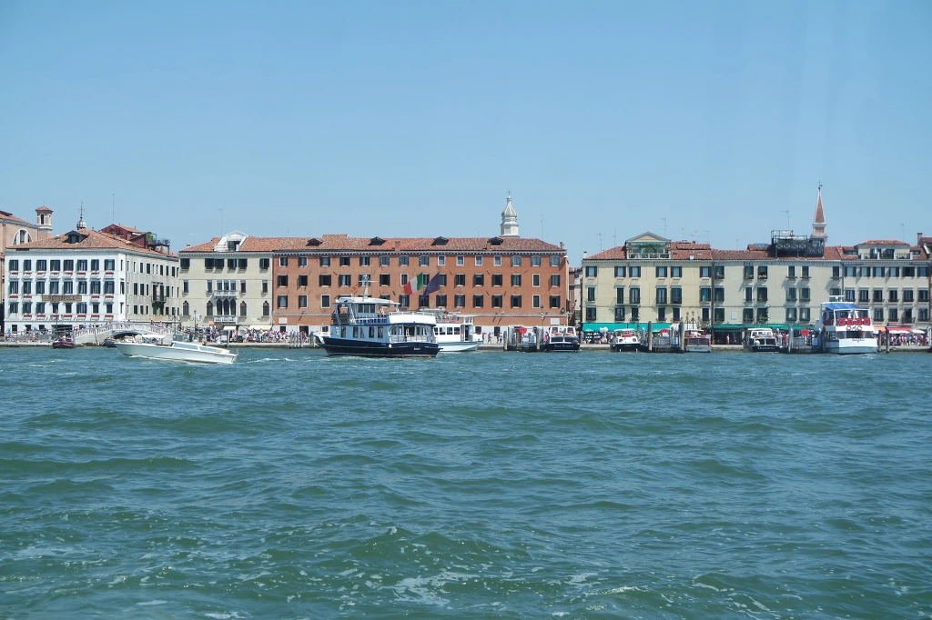 994D6B3359D77EF30270FF