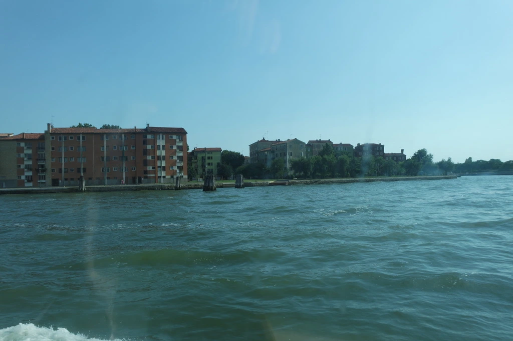 996B153359D77F4A0E1672