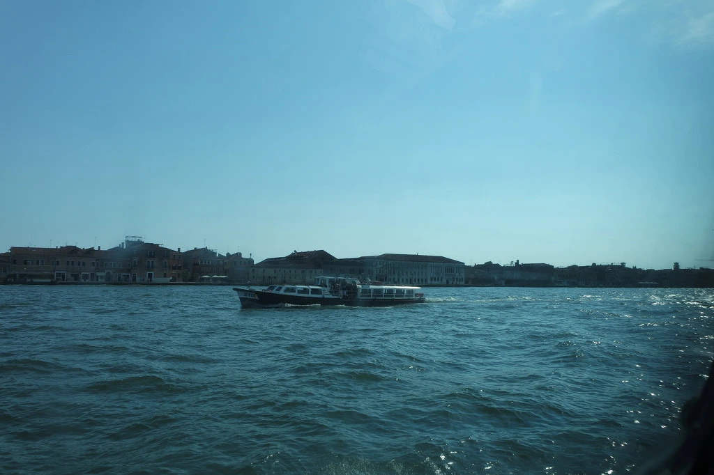 9958B53359D77F4431F84E