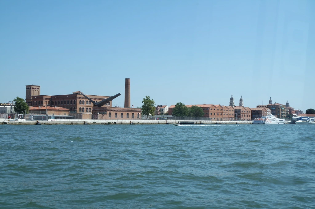 99B5893359D77DB51A1545