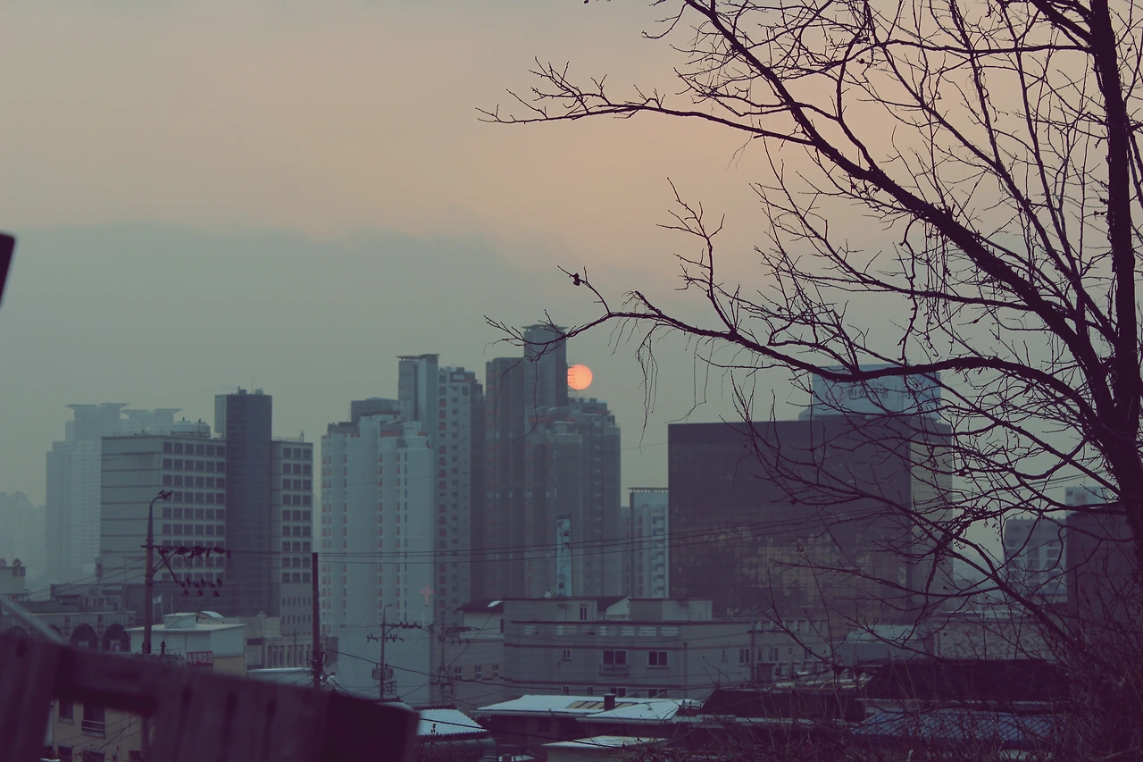 47. 네 생각을 하다가 그냥 웃었다.JPG